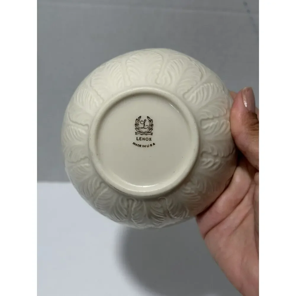 Lenox Porcelain Acanthus Leaf Bowl Ivory 24 K Gold Trimmed Edge Trinket Dish USA